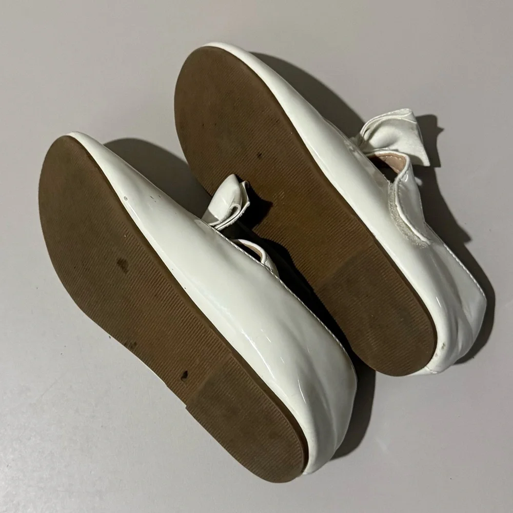 Kid's Bear Mall White Shoes with Bow